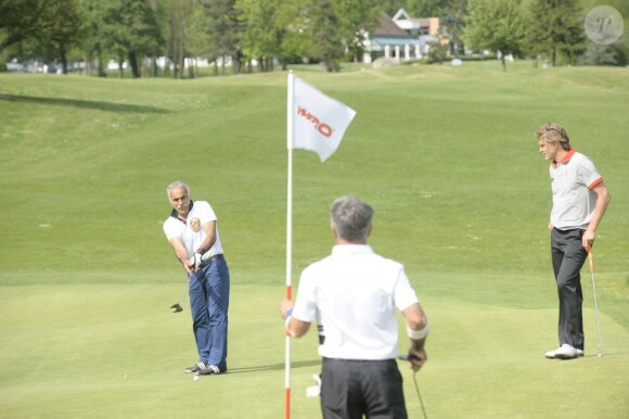 Mansour Bahrami en route vers le piquet.
Le 19e Trophée Kimbo Sport Passion a pu compter sur la participation de 80 personnalités du monde du sport parmi 200 invités pour son édition 2012, le 10 mai au golf de Feucherolles (Yvelines).