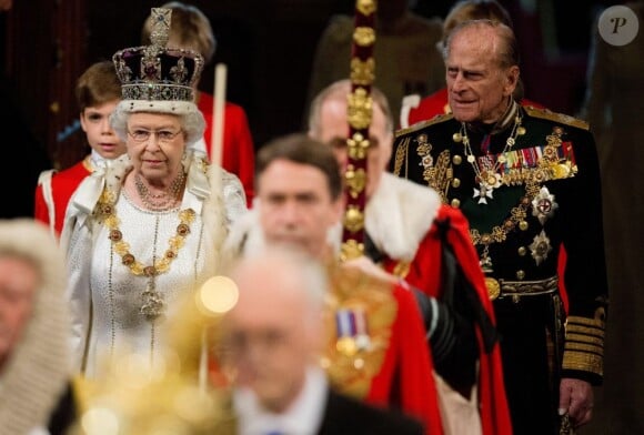 La reine Elizabeth II a parfaitment sacrifié, comme chaque année, au rituel de l'ouverture du Parlement, le 9 mai 2012.