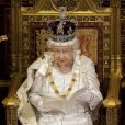 La reine Elizabeth II a parfaitment sacrifié, comme chaque année, au rituel de l'ouverture du Parlement, le 9 mai 2012.