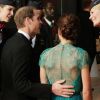 Le Prince William et Catherine Middleton, très complices, lors de leur arrivée au dîner de gala pour célébrer l'arrivée des Jeux Olympiques au Royal Albert Hall à Londres le 11 mai 2012