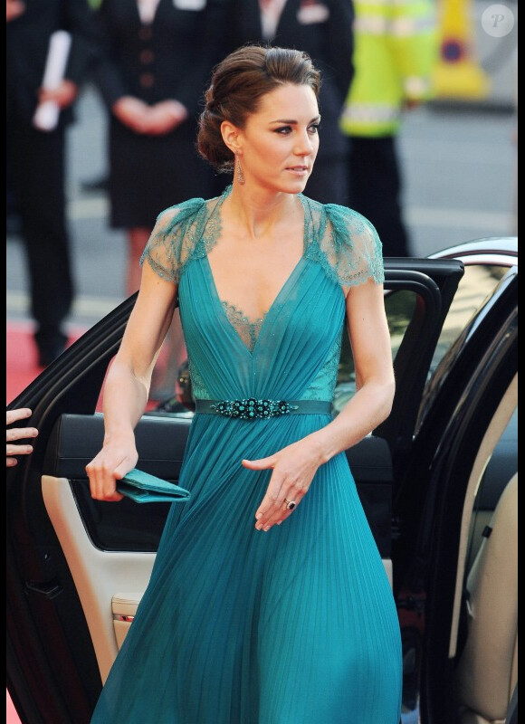 Catherine Middleton, somptueuse, lors de son arrivée au Our Greatest Team Rises, dîner de gala pour célébrer les Jeux Olympiques au Royal Albert Hall à Londres le 11 mai 2012