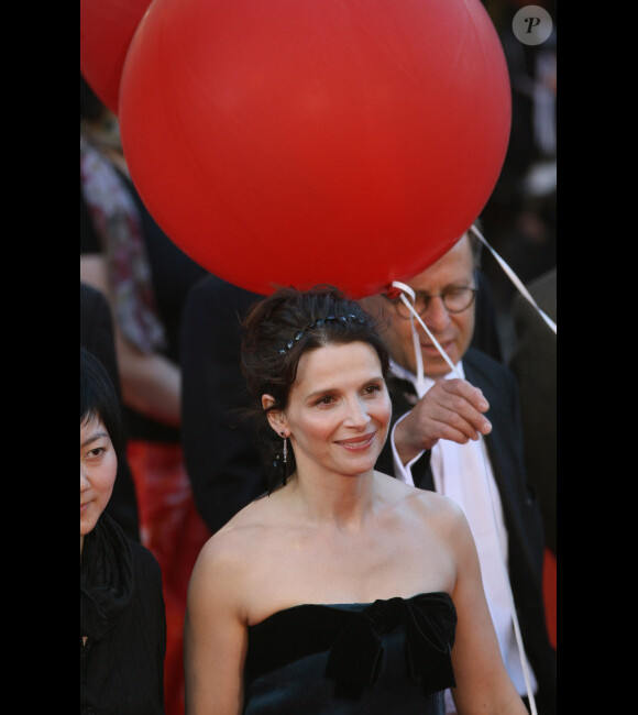 Juliette Binoche lors du festival de Cannes 2007 pour la projection du film Le Voyage du ballon rouge