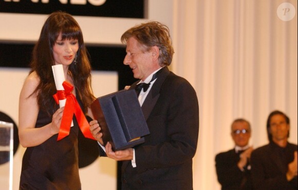 Juliette Binoche remettant la palme d'or à Roman Polanski lors du festival de Cannes 2002