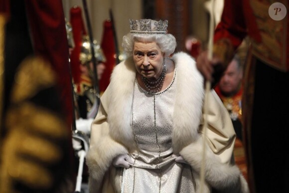 La reine Elizabeth II portant le diadème d'apparat de George IV créé en 1820 lors de l'ouverture du Parlement le 9 mai 2012.