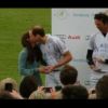 Le prince William et le prince Harry jouaient le 13 mai 2012 l'Audi Polo Challenge annuel, à Ascot (Berkshire), cette année au profit de la Fondation Sentebale soutenue par Harry. Kate Middleton, superbe dans une robe Libelula, a remis les prix.
