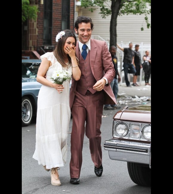 Mila Kunis et Clive Owen se marient pour le tournage de Blood Ties de Guillaume Canet, à New York le 14 mai 2012.