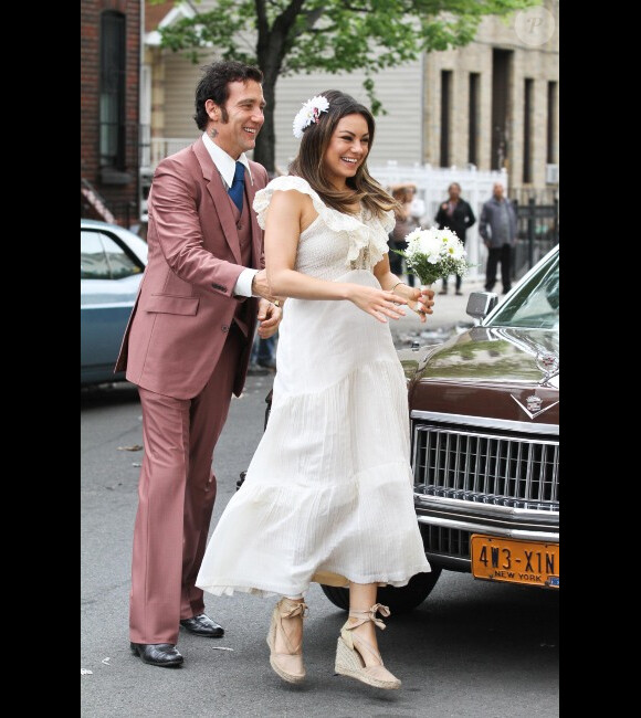 Mila Kunis et Clive Owen sur le tournage de Blood Ties, à New York le 14 mai 2012.