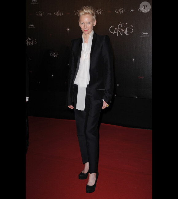 Tilda Swinton lors du dîner d'ouverture du festival de Cannes le 16 mai 2012