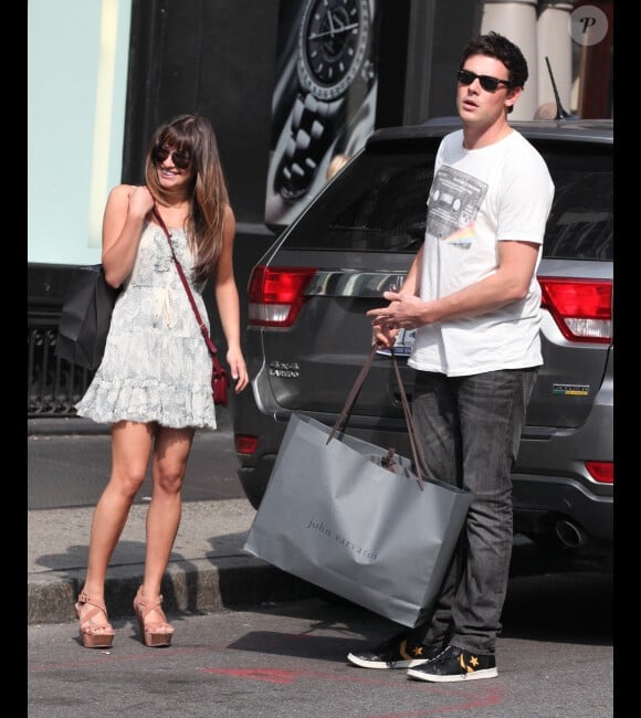 Lea Michele et Cory Monteith se promènent dans les rues de New York, le 16 mai 2012.