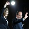Valérie Trierweiler et François Hollande fêtent la victoire place de la Bastille à Paris, le 6 mai 2012.