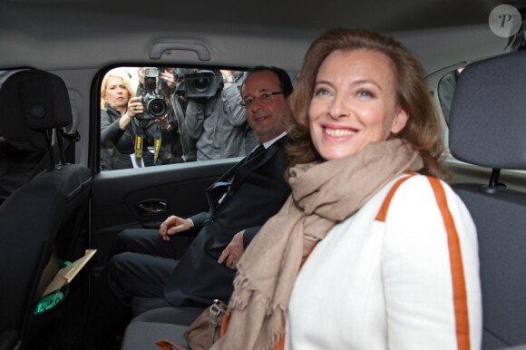 Valérie Trierweiler et François Hollande à Tulle, le 6 mai 2012.