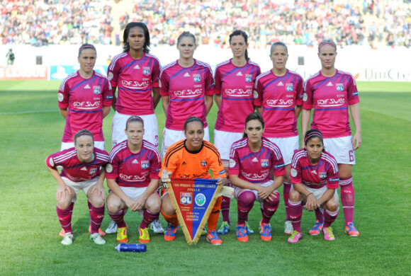 L'équipe de Lyon lors de la finale de la Ligue des Champions féminines remportée par l'équipe lyonnaise à Munich le 17 mai 2012 face à Francfort (2-0)