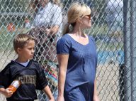 Reese Witherspoon, bien enceinte et toujours mère poule pour son fils sportif