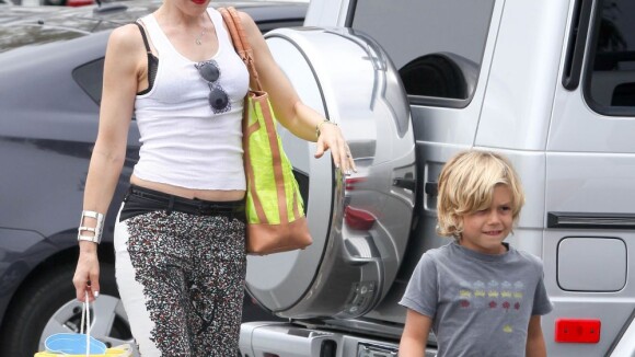 Gwen Stefani : Une maman survoltée sur la plage avec son ex, Tony Kanal