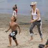 Gwen Stefani et ses fils Kingston et Zuma sur la plage à Los Angeles le 20 mai 2012
