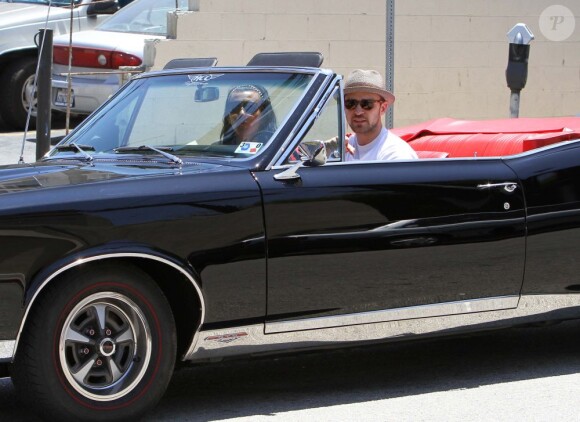 Justin Timberlake et sa chérie Jessica Biel se baladent dans une superbe Pontiac, dans les rues de Los Angeles le 22 mai 2012