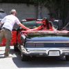 Très tendres, Justin Timberlake et sa fiancée Jessica Biel se baladent dans une superbe Pontiac, dans les rues de Los Angeles le 22 mai 2012