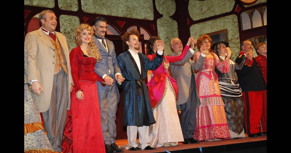 Pièce De Théâtre Le Dindon Avec Berléand Dernière représentation du Dindon, au théâtre Edouard-VII, à Paris, le