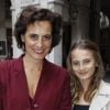 Inès de la Fressange et sa fille Violette à la dernière représentation du Dindon, au théâtre Edouard-VII, à Paris, le 22 mai 2012.