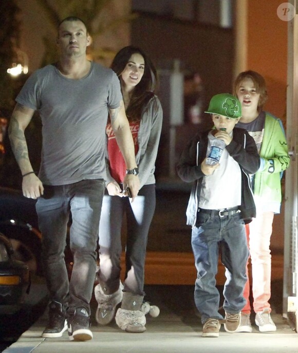 Megan Fox, Brian Austin et son fils Kassius à Los Angeles, le 22 mars 2012.
