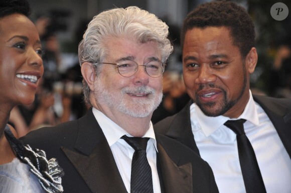 George Lucas, sa compagne Mellody Hobson et Cuba Gooding Jr. sur les marches du Palais pour la projection de Cosmopolis lors du 65e Festival de Cannes le 25 mai 2012