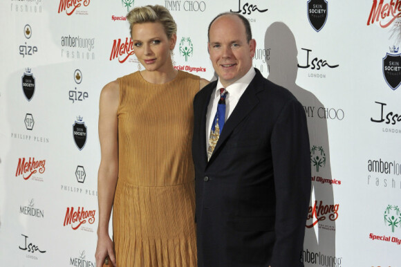 Le prince Albert et Charlene de Monaco lors du Amber Lounge Fashion Show à l'hôtel Le Médirien à Monaco le 25 mai 2012