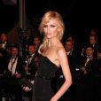 Natasha Poly adopte la robe fendue sexy au Festival de Cannes 2012.