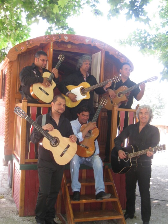 Daniel Guichard et Chico & The Gypsies au Patio de Camargue à Arles, le 28 mai 2012.