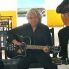 Daniel Guichard et Chico & The Gypsies tournent au Patio de Camargue à Arles le clip de la chanson Le Gitan, le 28 mai 2012.