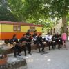 Daniel Guichard et Chico & The Gypsies sur le tournage du clip Le Gitan au Patio de Camargue à Arles, le 28 mai 2012.