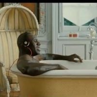 Omar Sy vend la baignoire d'Intouchables pour les beaux yeux d'Eva Longoria