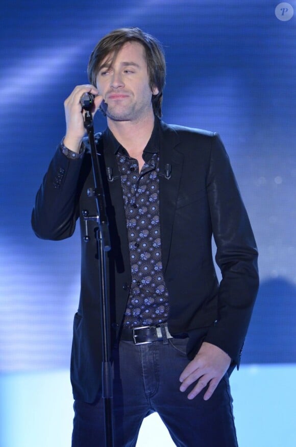 Thomas Dutronc sur le plateau de Vivement dimanche, le 8 février 2012.