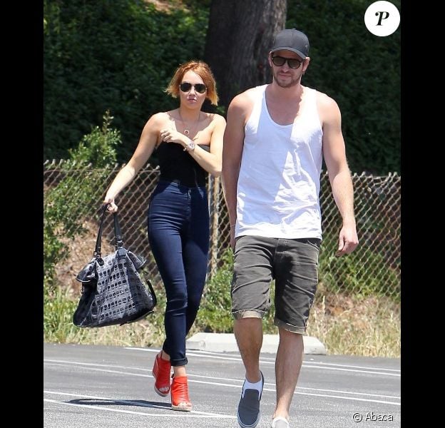 Miley Cyrus avec Liam Hemsworth, le dimanche 13 mai 2012.