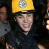 Justin Bieber arrive à l'aéroport Roissy-Charles de Gaulle, près de Paris, le jeudi 31 mai 2012. Sa venue est destinée à promouvoir l'album Believe, dans les bacs le 18 juin.
