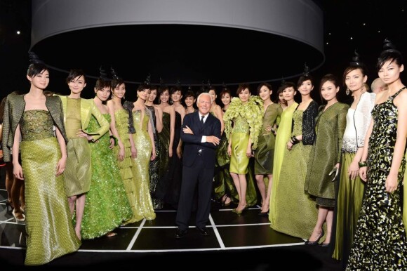 Giorgio Armani et ses mannequins lors de la soirée One Night Only In Beijing. Pékin, le 31 mai 2012.