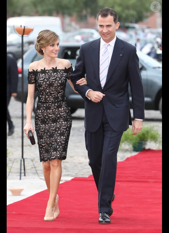 Le couple princier Letizia et Felipe d'Espagne lors d'un dîner au palais de Queluz au Portugal le 31 mai 2012