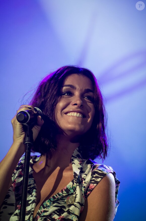 Jenifer se produit à la Salle Wagram dans le cadre du NRJ Music Tour, le vendredi 1er juin, à Paris.