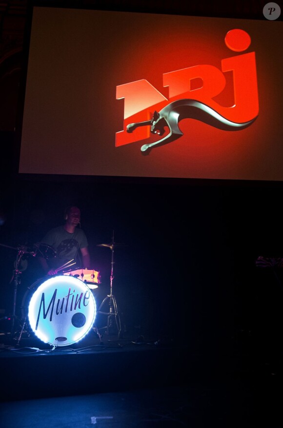 Le groupe Mutine se produit à la Salle Wagram dans le cadre du NRJ Music Tour, le vendredi 1er juin, à Paris. 