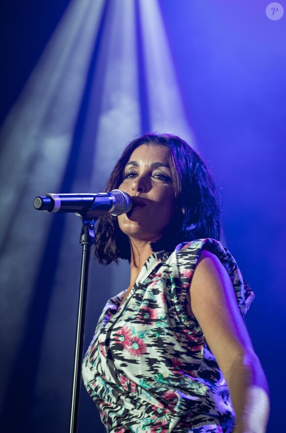 Jenifer se produit à la Salle Wagram dans le cadre du NRJ Music Tour, le vendredi 1er juin, à Paris.