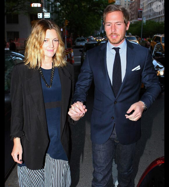 Drew Barrymore et Will Kopelman à New York en mai 2012 arrivent a leur fête de fiançailles