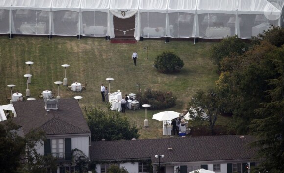 La propriété de Drew Barrymonore à Montecito : une immense tente a été aménagée pour le mariage, le 2 juin 2012.