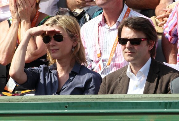 Michèle Laroque et son compagnon François Baroin dans les tribunes du court Suzanne-Lenglen de Roland-Garros, le 2 juin 2012.