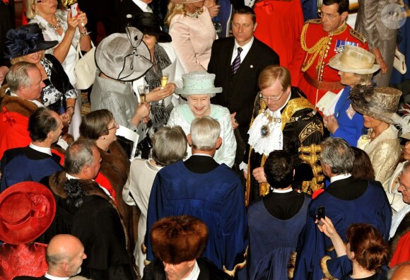 La reine Elizabeth II lors d'une réception à Mansion House le 5 juin 2012, juste après la messe célébrée en son honneur en la cathédrale Saint Paul.
