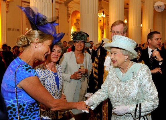 La reine Elizabeth II lors d'une réception à Mansion House le 5 juin 2012, juste après la messe célébrée en son honneur en la cathédrale Saint Paul.