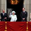 La reine Elizabeth II est apparue le 5 juin 2012 vers 15h25 au balcon de Buckingham Palace face au Mall avec le prince Charles, Camilla Parker Bowles, le prince William, Kate Middleton et le prince Harry, en conclusion du ''central week-end'' de son jubilé de diamant.