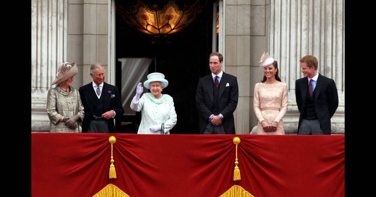 Jubilé De La Reine 2022 Programme Tv Jubilé : Elizabeth II avec Kate Middleton et Camilla au balcon de