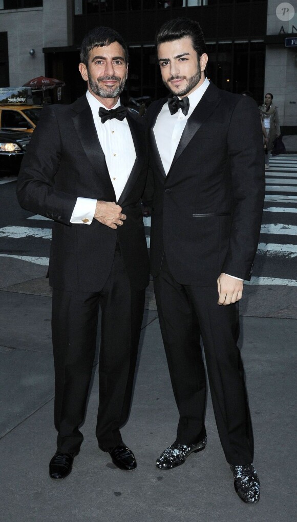 Marc Jacobs et son ami Harry Louis lors du troisième gala Inspiration de l'amfAR à la New York Public Library. New York, le 7 juin 2012.