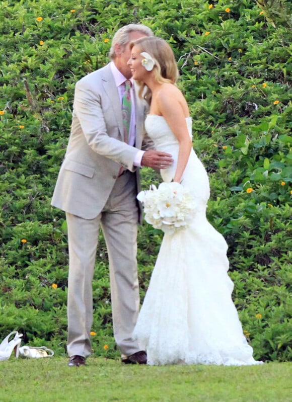 Shooting photo pour la mariée Leah Felder (ici avec son papa Don Felder), à Hawaï, le jeudi 31 mai 2012.