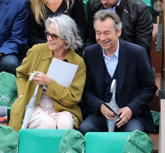Michel Denisot et sa femme lors de la finale entre Rafael Nadal et Novak Djokovic à Roland-Garros le 10 juin 2012
