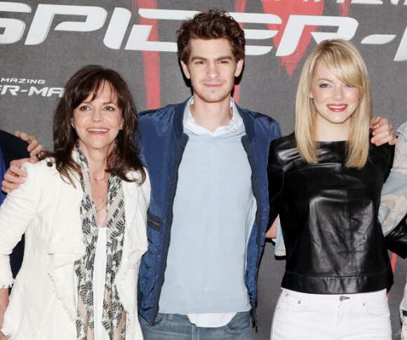 Sally Field, Andrew Garfield et Emma Stone lors du photocall de The Amazing Spider-Man à New York, le 9 juin 2012.